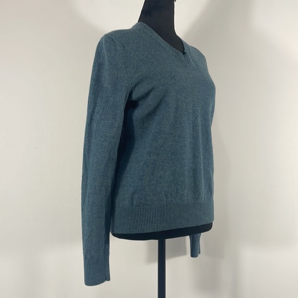Banana Republic V neck Sweater, Medium, Merino Wool, Blue - Picture 5 of 6